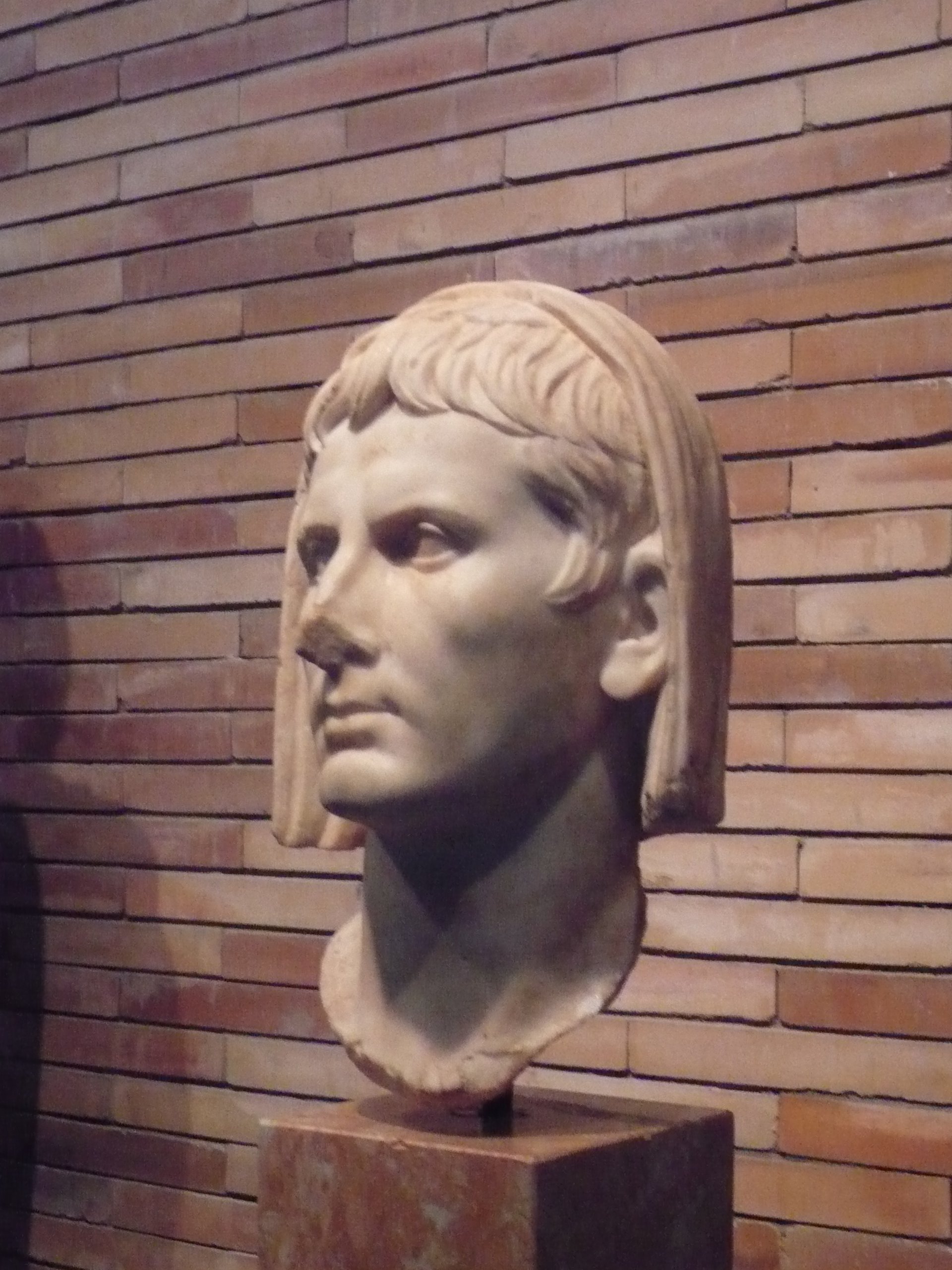 ) Museo Arte Romano Mérida Augusto togado 3